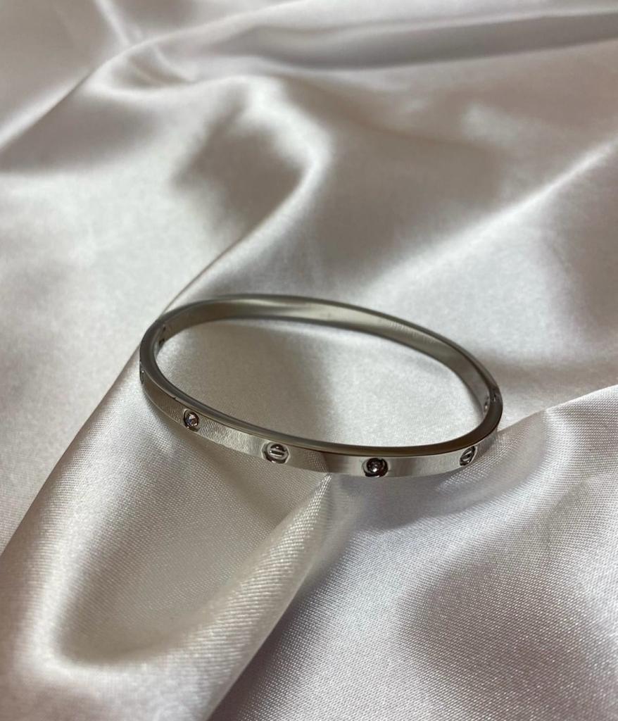 Armband - C-Modell Silberfarbenes Edelstahl-Armband
